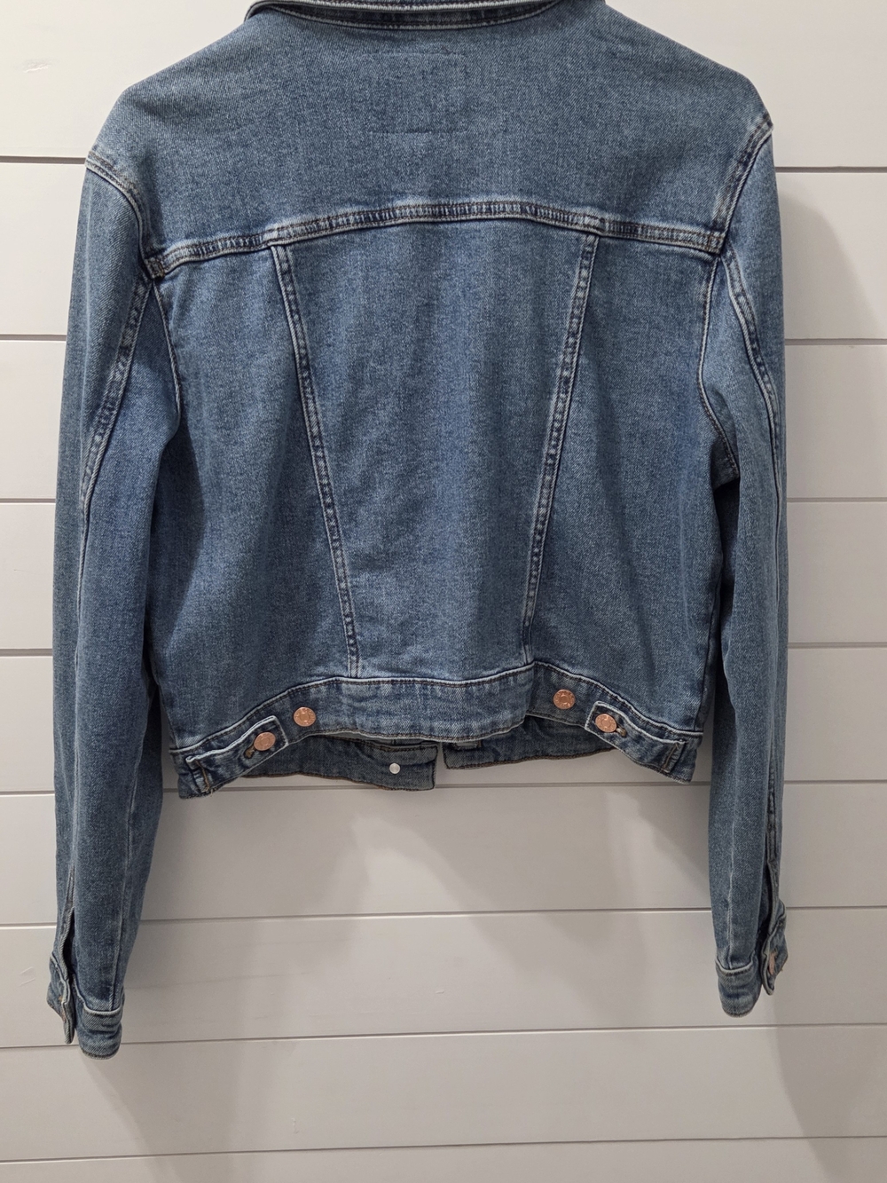 GUESS Women's Light Wash Blue Denim Jacket - Picture 4 of 4